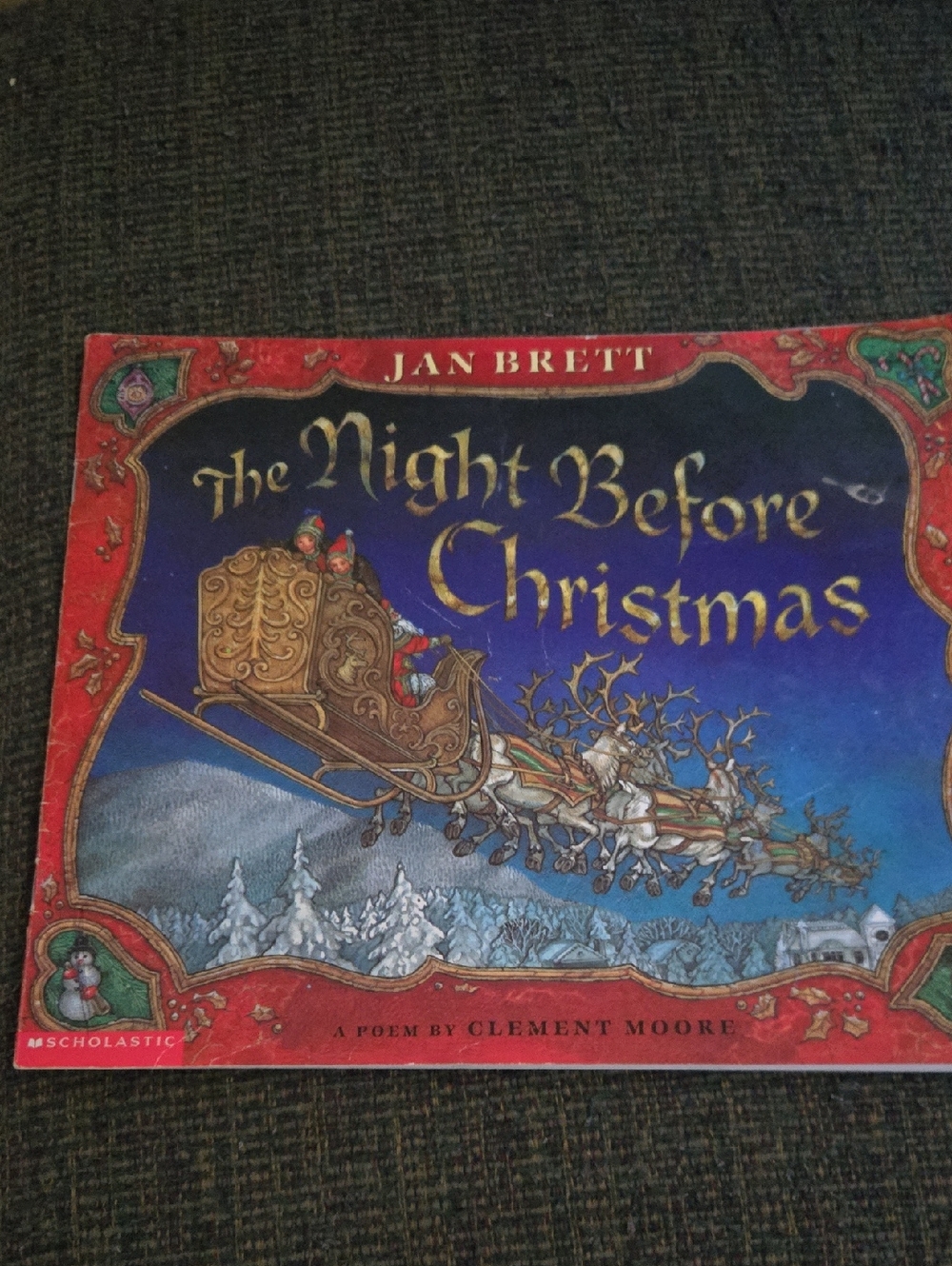 Lot of 7 Jan Brett Books - Picture 4 of 5
